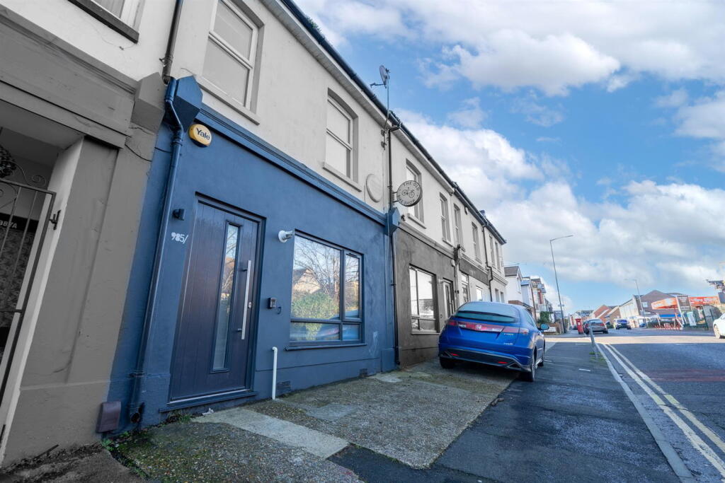 1 bed Detached for rent in Bournemouth. From Mr Green Estate Agents
