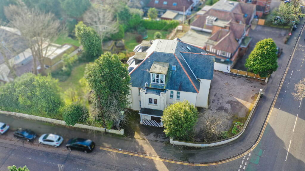 2 bed 1st Floor Flat for rent in Bournemouth. From Mr Green Estate Agents