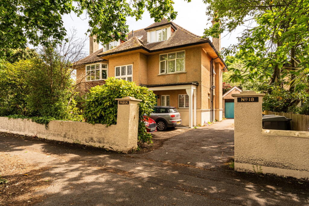 1 bed Mid Terraced House for rent in Bournemouth. From Mr Green Estate Agents