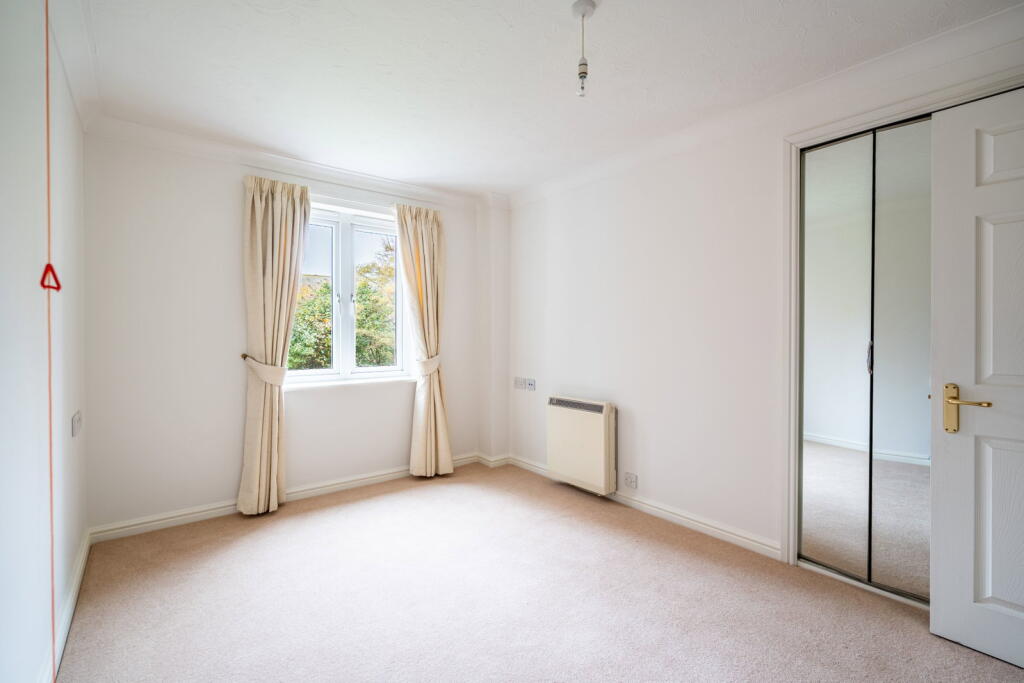 1 bed 1st Floor Flat for rent in Winkton. From Mr Green Estate Agents 1 bed 1st Floor Flat for rent in Winkton. From Mr Green Estate Agents