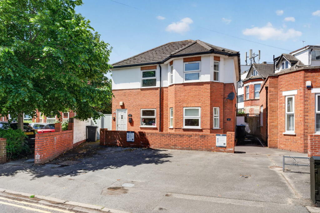 2 bed Apartment for rent in Bournemouth. From Mr Green Estate Agents