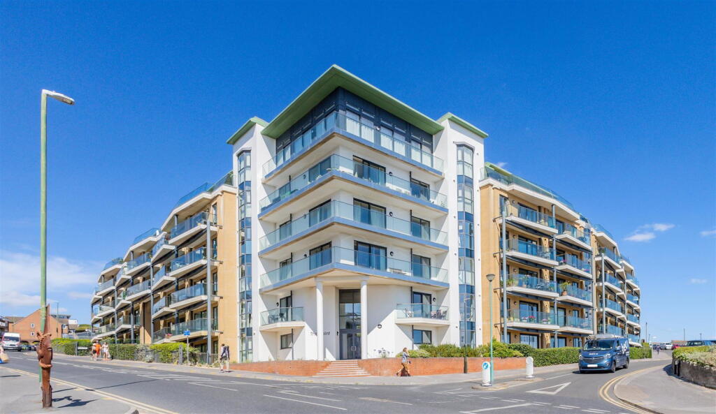 2 bed Semi-detached bungalow for rent in Bournemouth. From Mr Green Estate Agents 2 bed Semi-detached bungalow for rent in Bournemouth. From Mr Green Estate Agents