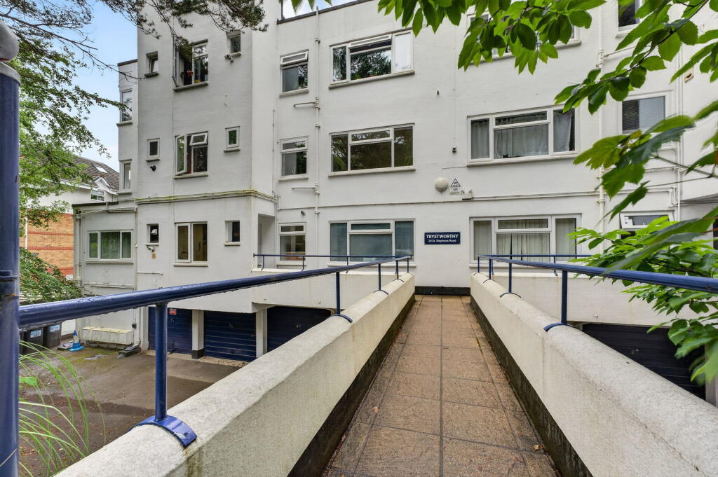 2 bed 1st Floor Flat for rent in Bournemouth. From Mr Green Estate Agents 2 bed 1st Floor Flat for rent in Bournemouth. From Mr Green Estate Agents