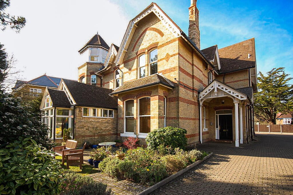 2 bed 1st Floor Flat for rent in Bournemouth. From Mr Green Estate Agents