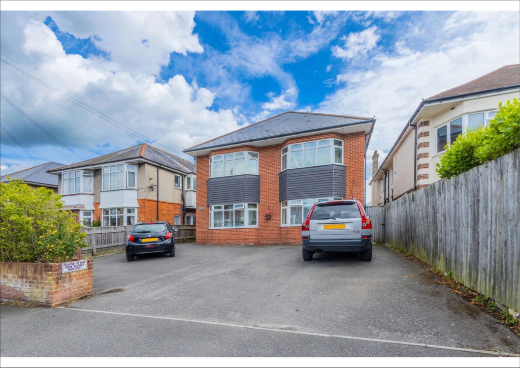 1 bed Apartment for rent in Hurn. From Mr Green Estate Agents