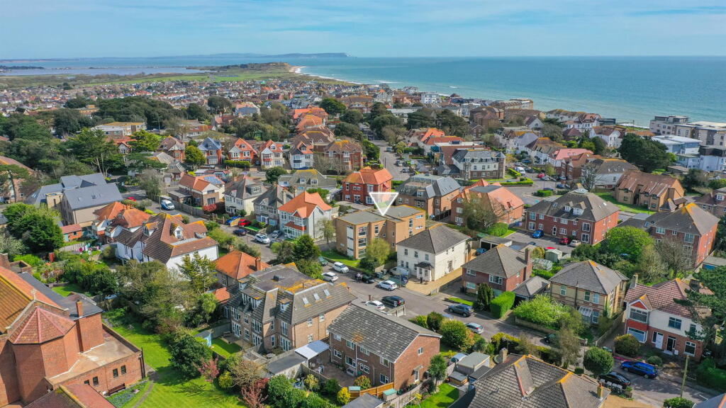 2 bed Apartment for rent in Winkton. From Mr Green Estate Agents