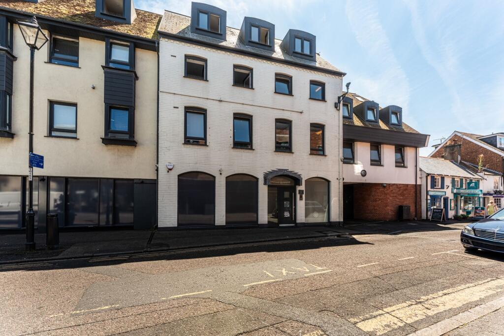 2 bed Apartment for rent in Winkton. From Mr Green Estate Agents 2 bed Apartment for rent in Winkton. From Mr Green Estate Agents