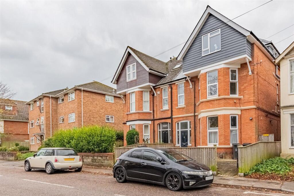 2 bed 1st Floor Flat for rent in Bournemouth. From Mr Green Estate Agents 2 bed 1st Floor Flat for rent in Bournemouth. From Mr Green Estate Agents