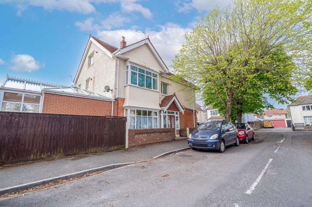 2 bed 1st Floor Flat for rent in Bournemouth. From Mr Green Estate Agents 2 bed 1st Floor Flat for rent in Bournemouth. From Mr Green Estate Agents