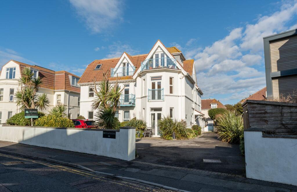 2 bed Apartment for rent in Winkton. From Mr Green Estate Agents