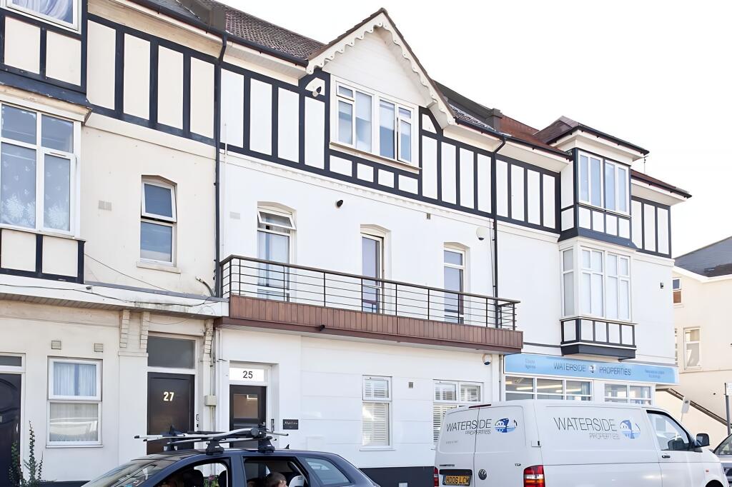 2 bed 1st Floor Flat for rent in Winkton. From Mr Green Estate Agents
