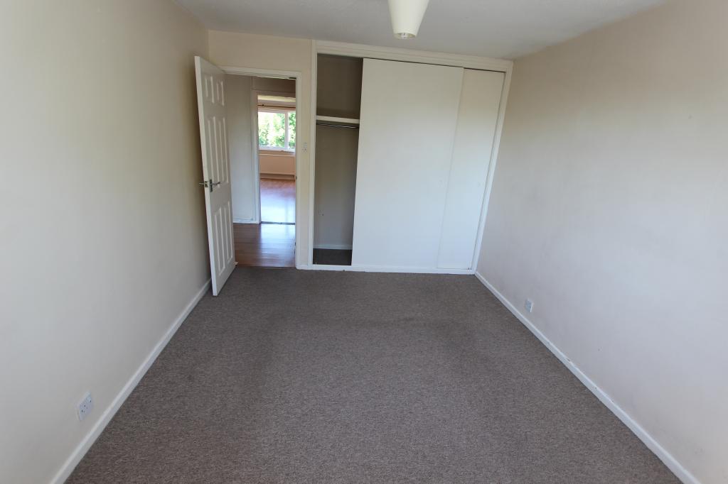 2 bed 2nd Floor Flat for rent in Walton-on-Thames. From Murray Management