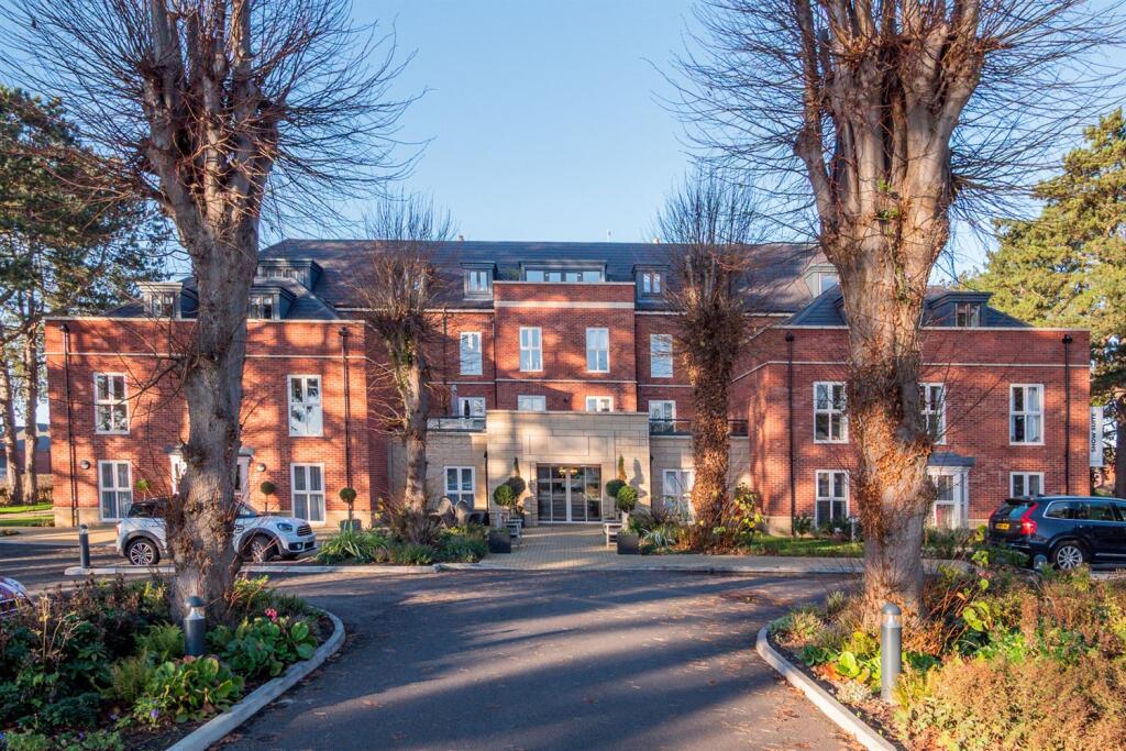 2 bed Apartment for rent in Knutsford. From Irlams - Knutsford