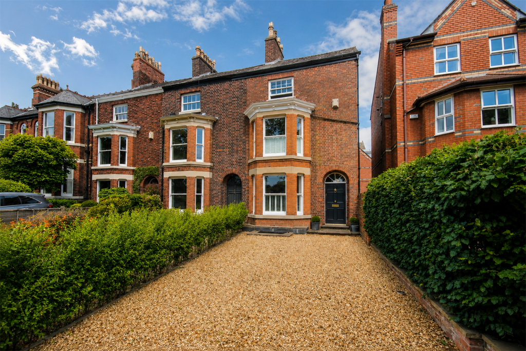 5 bed Mid Terraced House for rent in Knutsford. From Irlams - Knutsford 5 bed Mid Terraced House for rent in Knutsford. From Irlams - Knutsford
