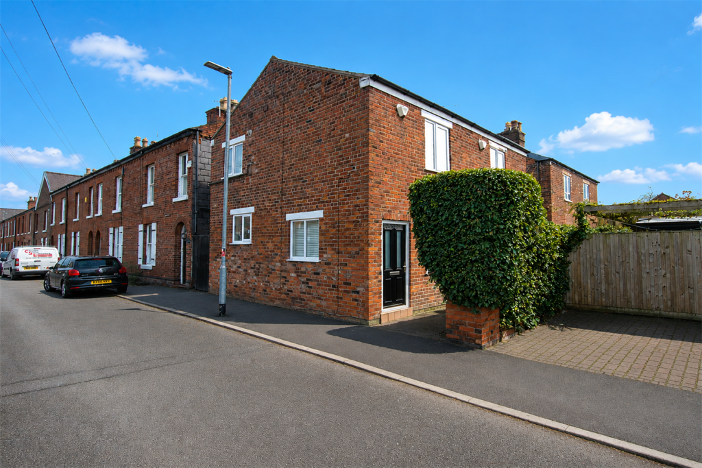 1 bed Semi Detached for rent in Knutsford. From Irlams - Knutsford