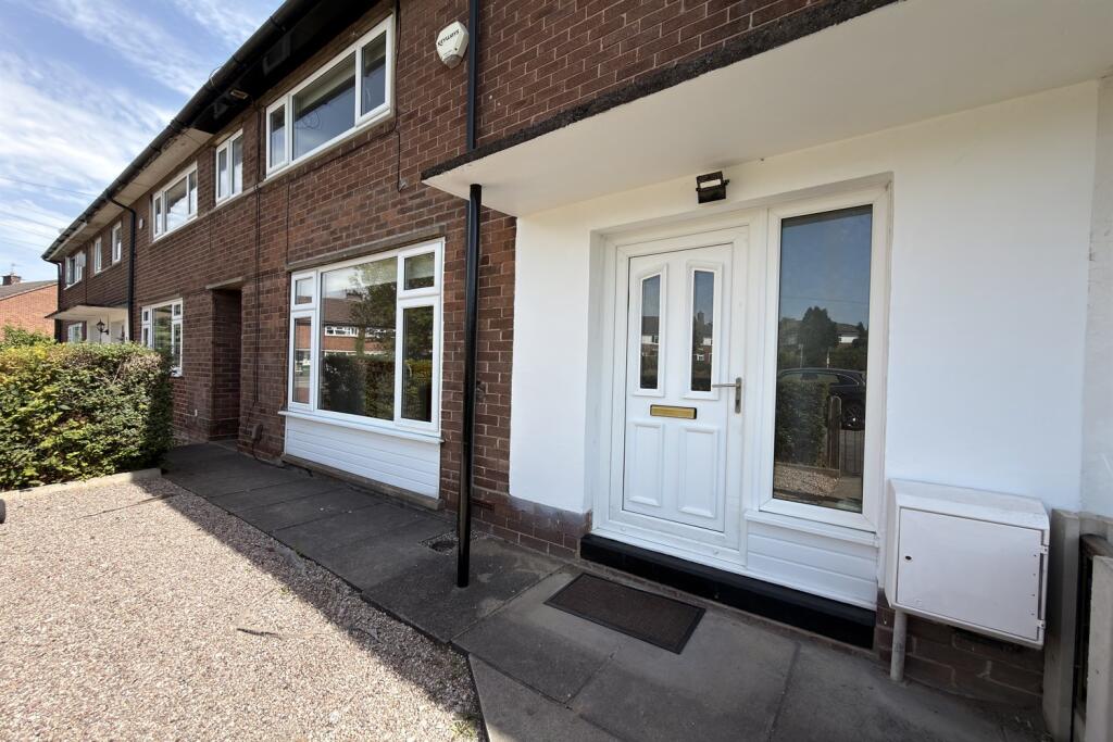 3 bed Mid Terraced House for rent in Knutsford. From Irlams - Knutsford