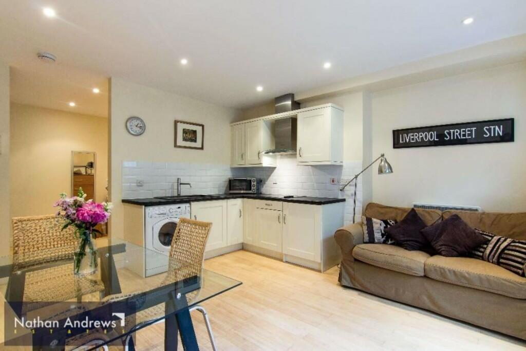 1 bed 1st Floor Flat for rent in London. From Nathan Andrews