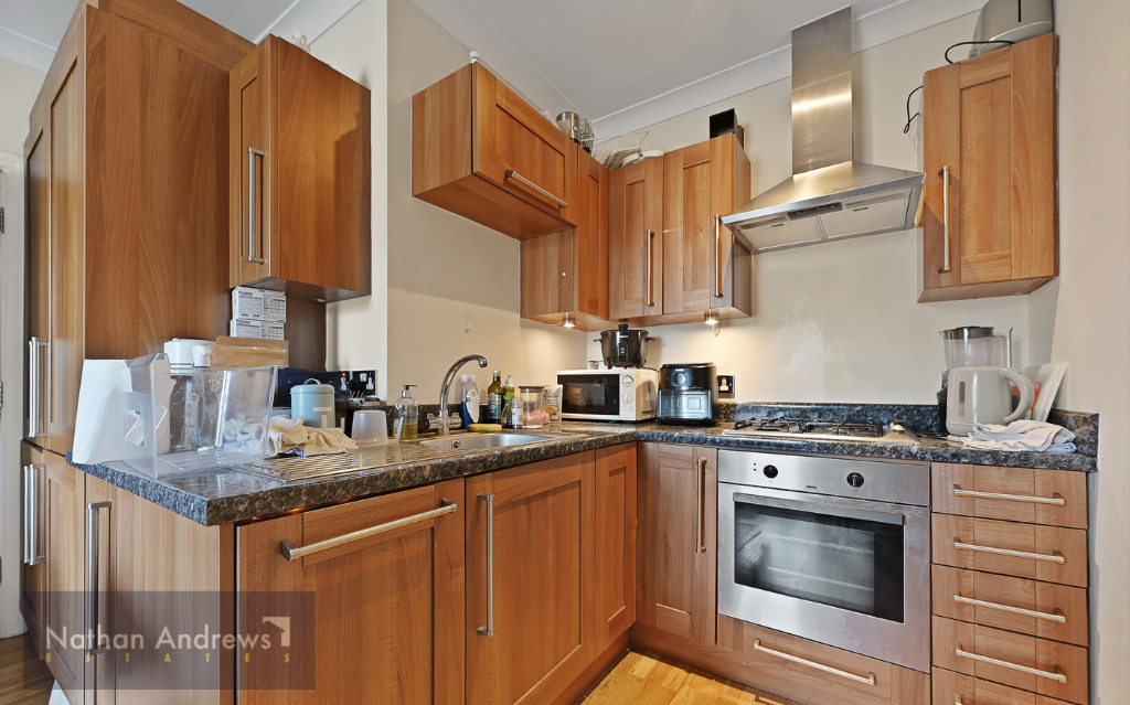 2 bed 1st Floor Flat for rent in London. From Nathan Andrews