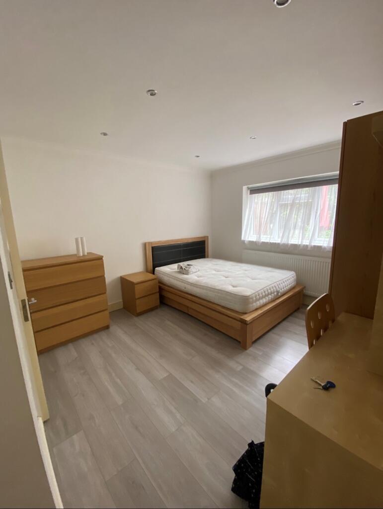 1 bed House Share for rent in London. From Nathan Andrews