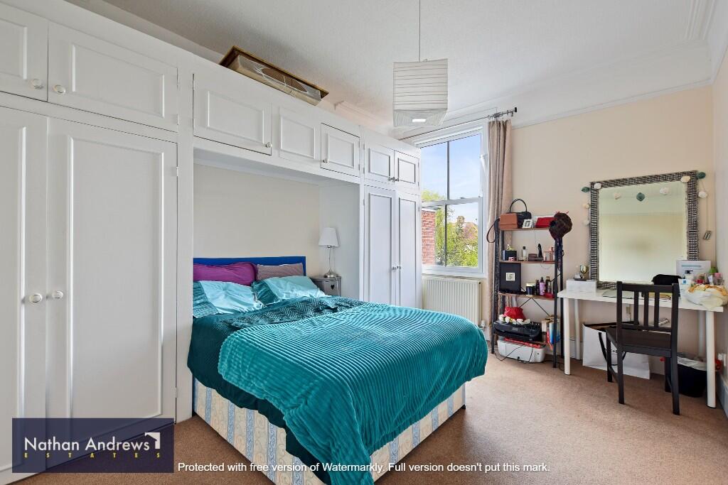 3 bed 1st Floor Flat for rent in London. From Nathan Andrews