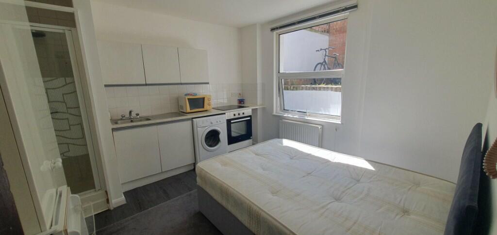 4 bed Studio for rent in Hammersmith. From Nathan Andrews