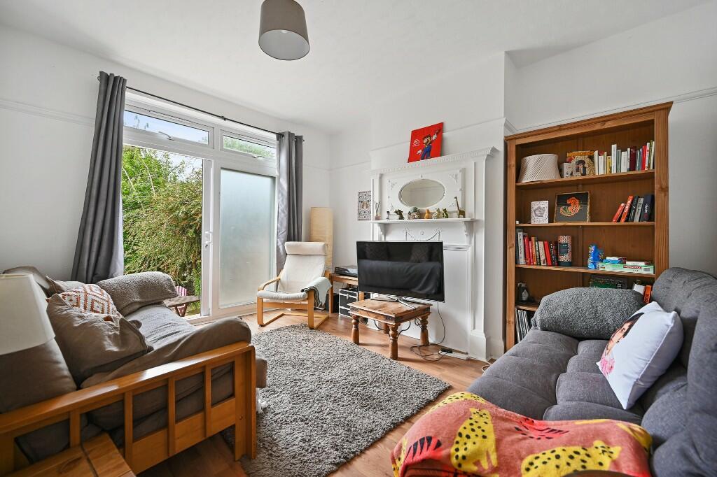 4 bed Detached for rent in Willesden. From Nathan Andrews