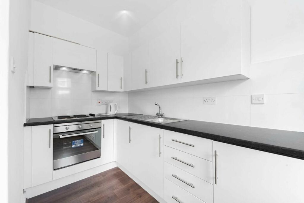 1 bed 1st Floor Flat for rent in Kensington. From Nathan Andrews
