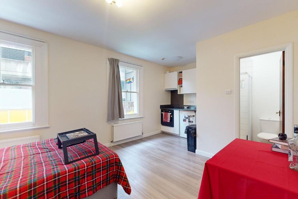 4 bed Studio for rent in London. From Nathan Andrews
