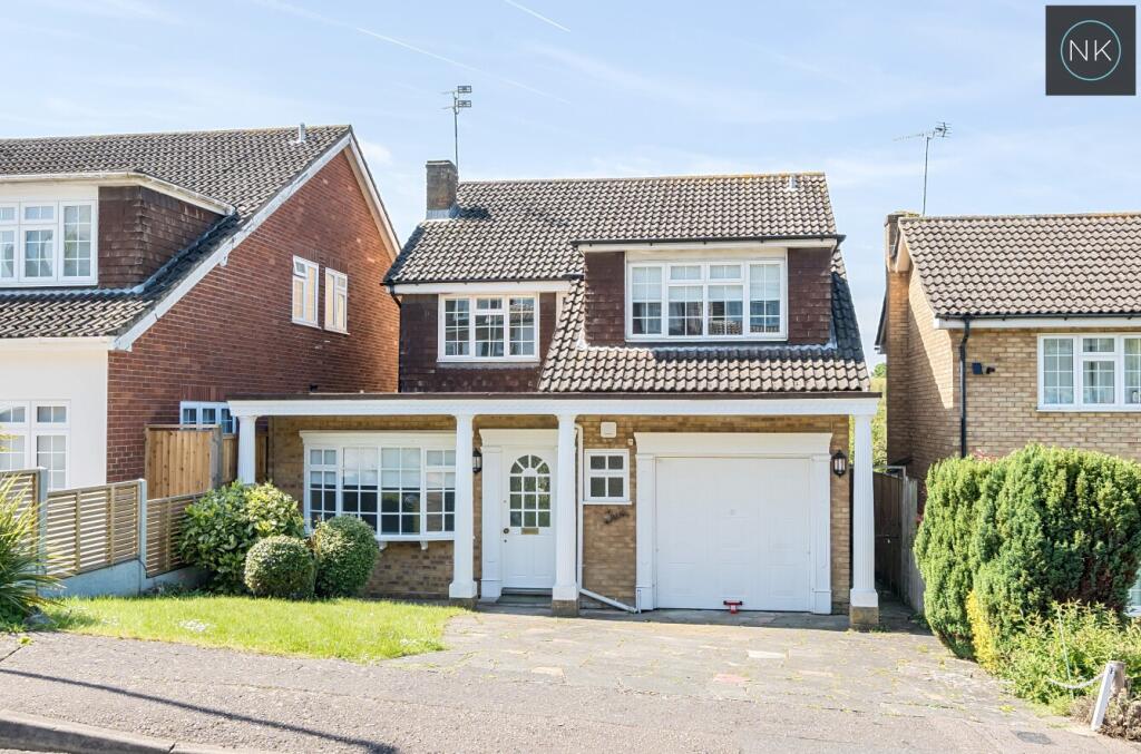 4 bed Detached House for rent in Chigwell. From Neil King Residential