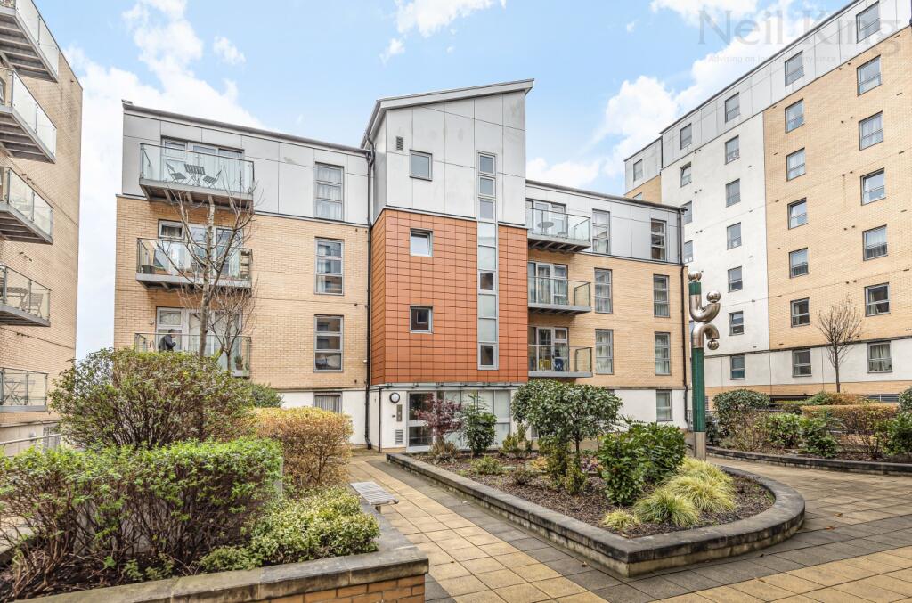 2 bed Apartment for rent in Woodford. From Neil King - London