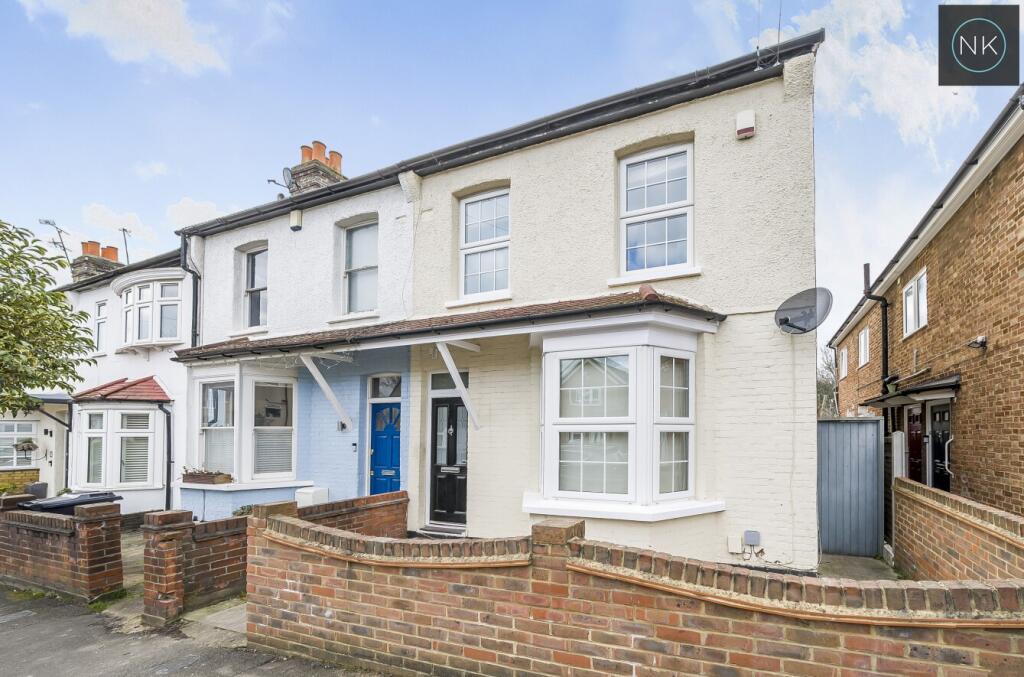 3 bed End of Terrace for rent in Woodford. From Neil King - London