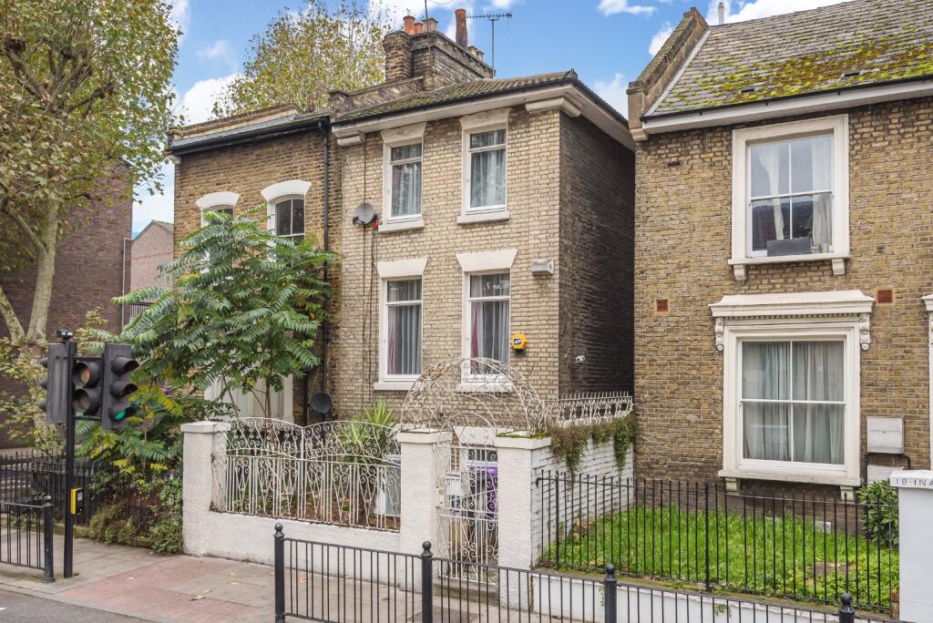 4 bed Semi Detached for rent in Bow. From Neil King - London 4 bed Semi Detached for rent in Bow. From Neil King - London