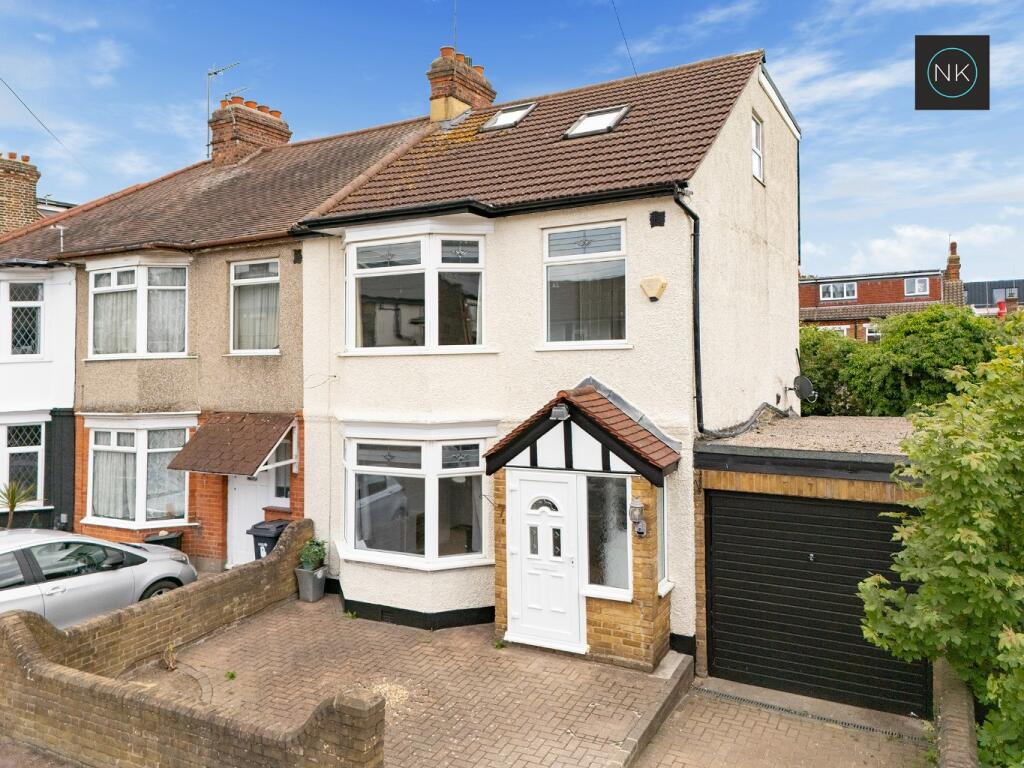 4 bed End of Terrace for rent in Woodford. From Neil King - London 4 bed End of Terrace for rent in Woodford. From Neil King - London