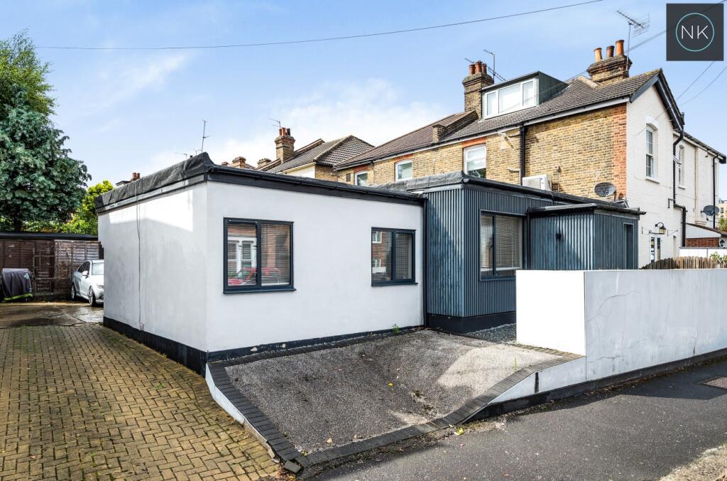 2 bed Apartment for rent in Woodford. From Neil King - London