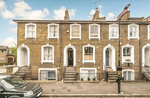3 bed 1st Floor Flat for rent in Camberwell. From Nelsons - London