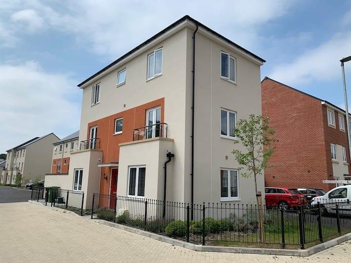 4 bed Town House for rent in Swindon. From Newcombe Residential - Cheltenham 4 bed Town House for rent in Swindon. From Newcombe Residential - Cheltenham