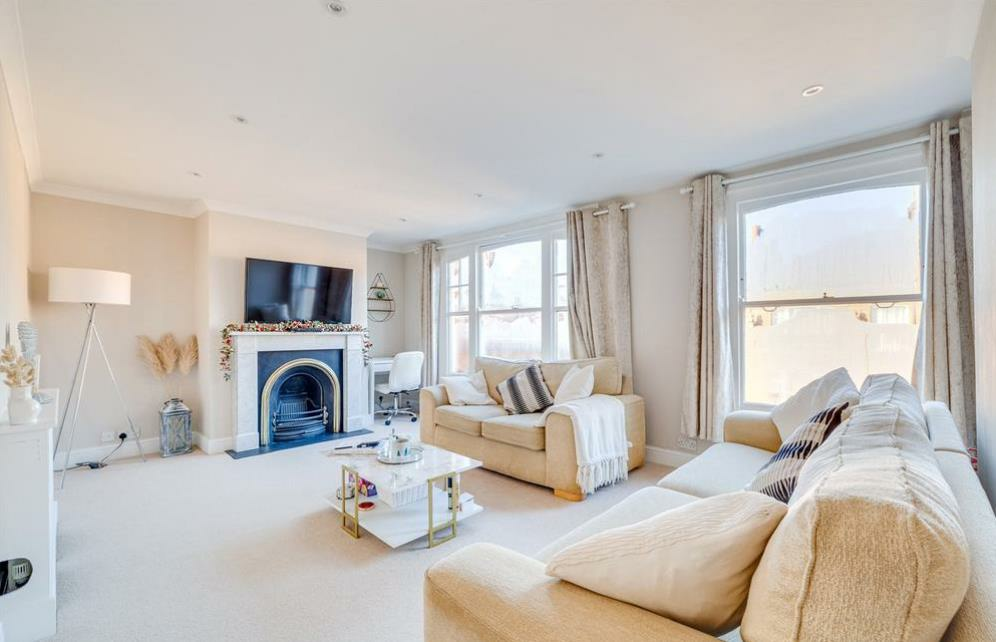 3 bed Apartment for rent in London. From Newington Estates