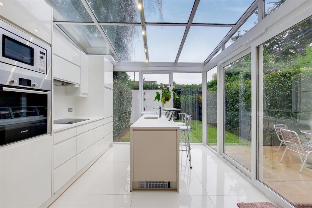 4 bed Mid Terraced House for rent in London. From Newington Estates