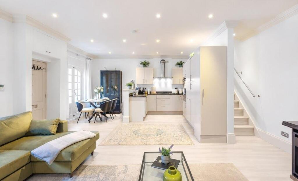 2 bed Mews for rent in London. From Newington Estates
