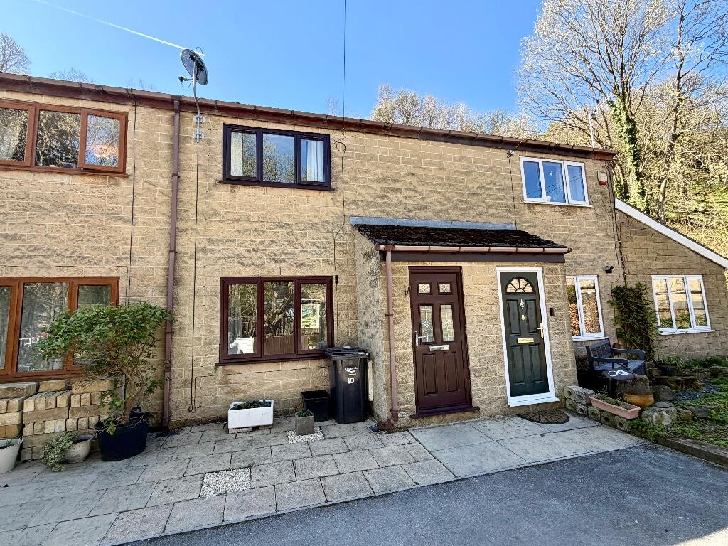2 bed Town House for rent in Todmorden. From J Greenwood Properties - Todmorden