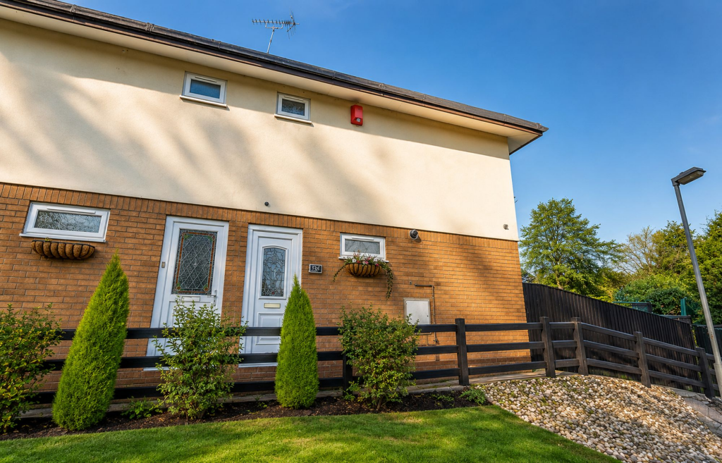 3 bed Mid Terraced House for rent in Birchmoor. From Next Place Property Agents Limited - Tamworth