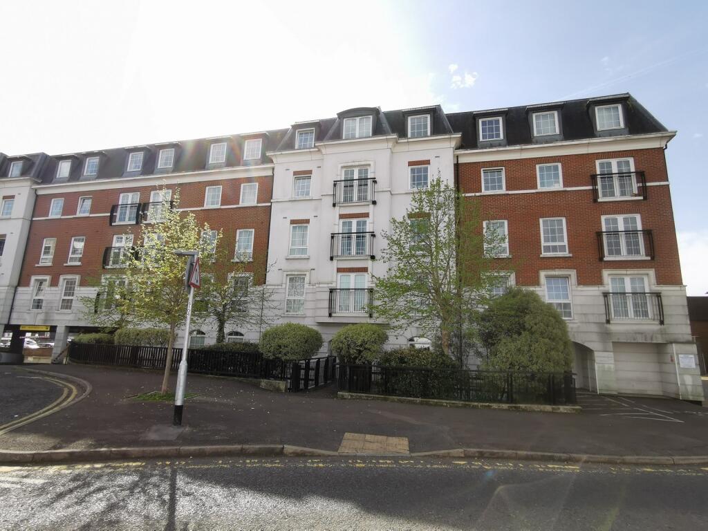 2 bed 1st Floor Flat for rent in Epsom. From Nicholls Residential