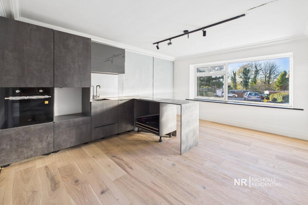 3 bed House (unspecified) for rent in Reigate. From Nicholls Residential 3 bed House (unspecified) for rent in Reigate. From Nicholls Residential