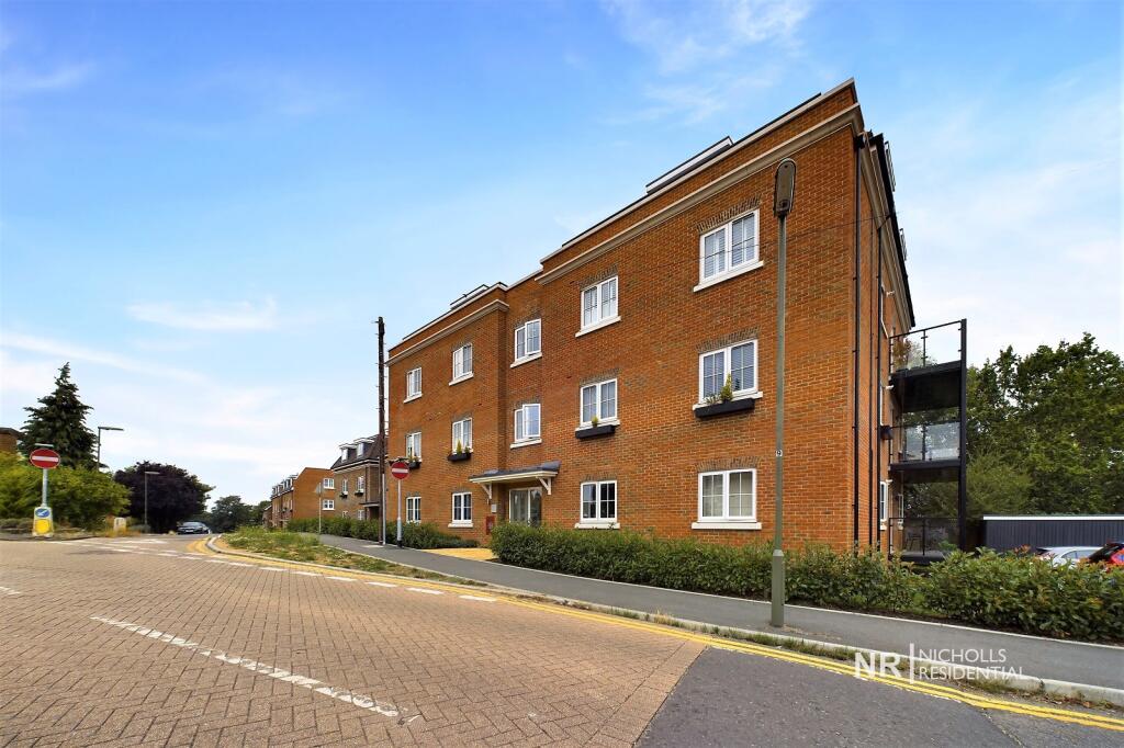 3 bed 1st Floor Flat for rent in Ewell. From Nicholls Residential