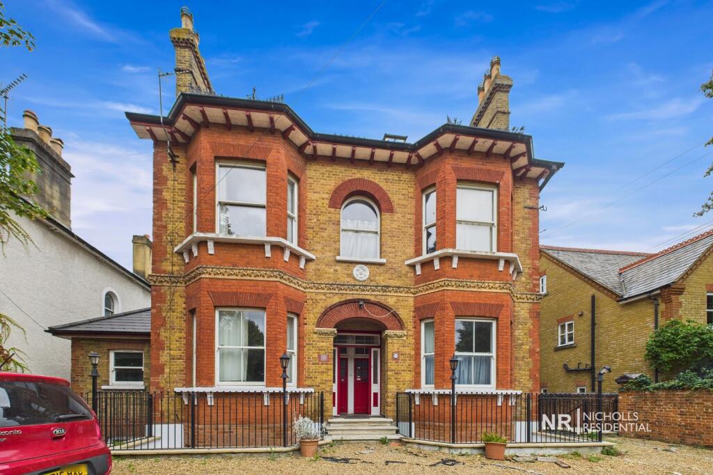 3 bed 1st Floor Flat for rent in Langley Vale. From Nicholls Residential