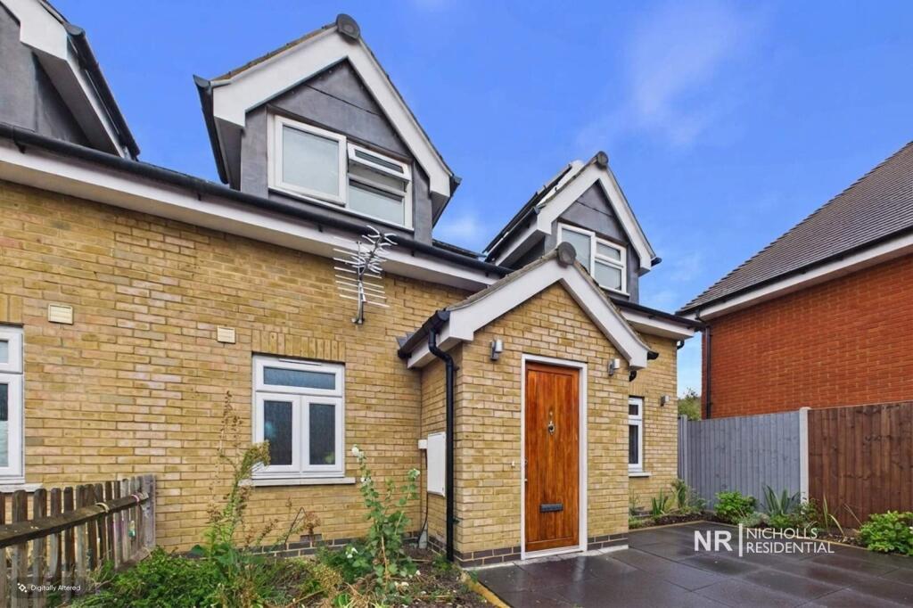 3 bed Semi Detached for rent in Worcester Park. From Nicholls Residential 3 bed Semi Detached for rent in Worcester Park. From Nicholls Residential
