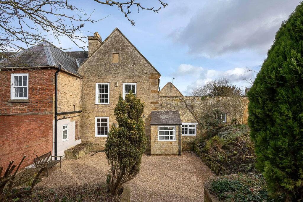 5 bed Detached for rent in Northampton. From Jackson-Stops - Northampton 5 bed Detached for rent in Northampton. From Jackson-Stops - Northampton
