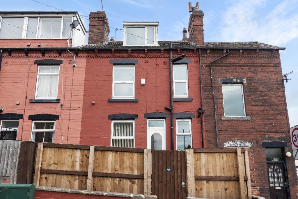 3 bed Mid Terraced House for rent in Leeds. From Northwood - Leeds