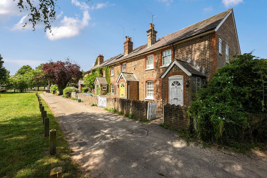 3 bed End of Terrace for rent in Walstead. From Jackson-Stops - Lindfield 3 bed End of Terrace for rent in Walstead. From Jackson-Stops - Lindfield