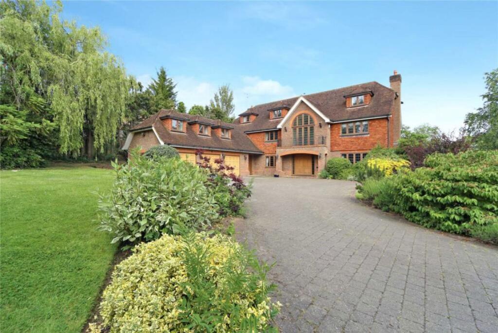 6 bed Detached for rent in Pachesham Park. From Jackson-Stops - Weybridge 6 bed Detached for rent in Pachesham Park. From Jackson-Stops - Weybridge